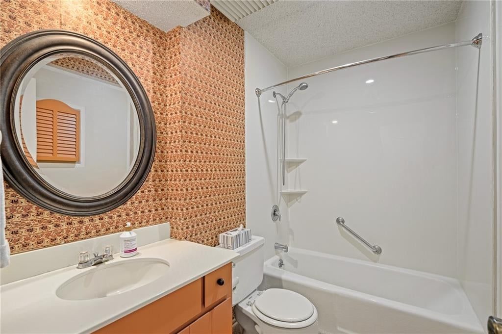 Photo 23 of 46 - 7900 Colony Lane, Lenexa, KS 66215