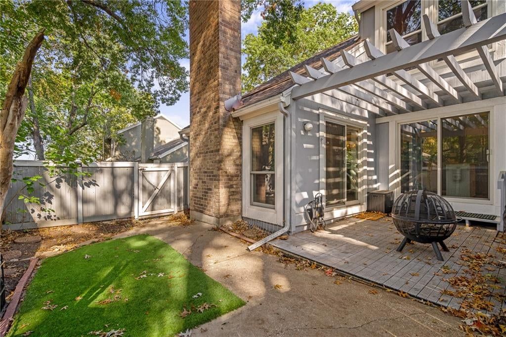 Mature trees and flat lot at 7900 Colony Lane, Lenexa, KS 66215