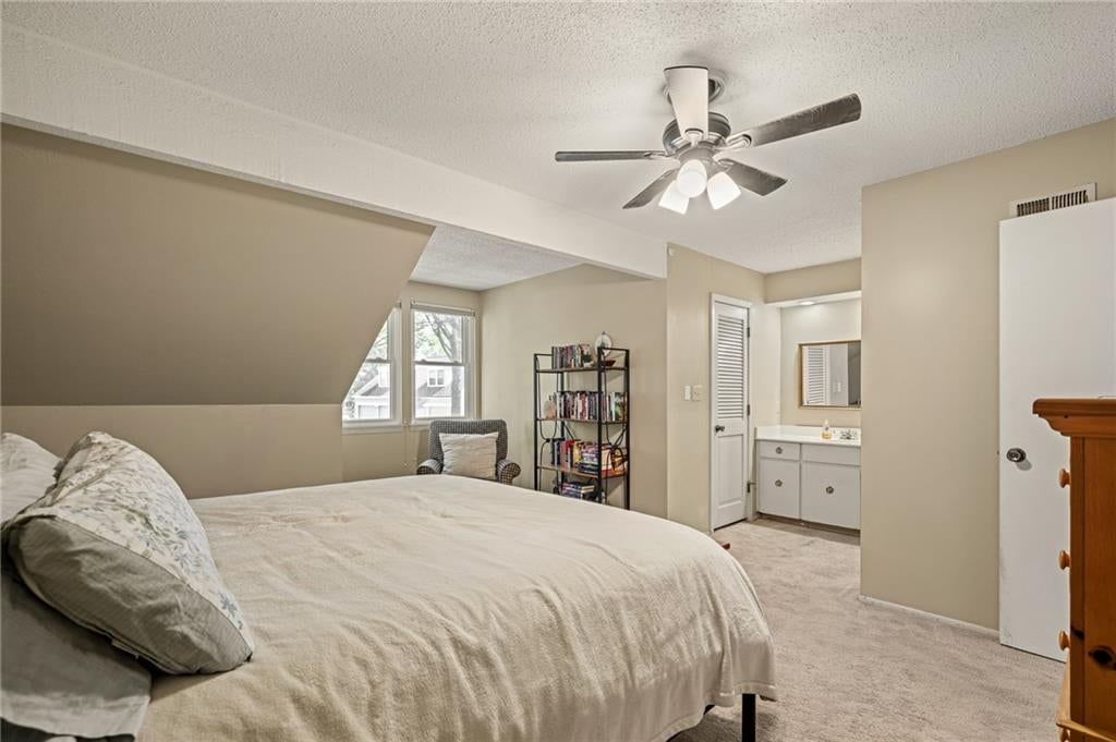 Photo 26 of 46 - 7900 Colony Lane, Lenexa, KS 66215