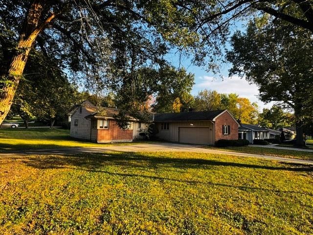 Mature trees at 8701 Belleview Avenue, Kansas City, MO 64114