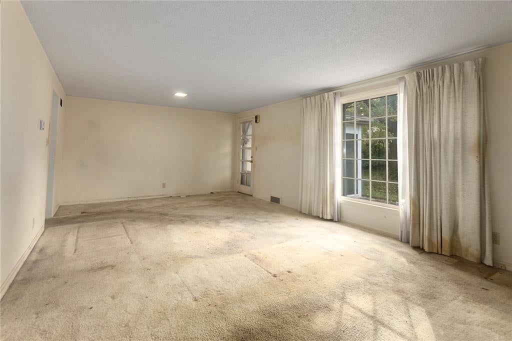 Photo 14 of 30 - 4509 W 75th Street, Prairie Village, KS 66208