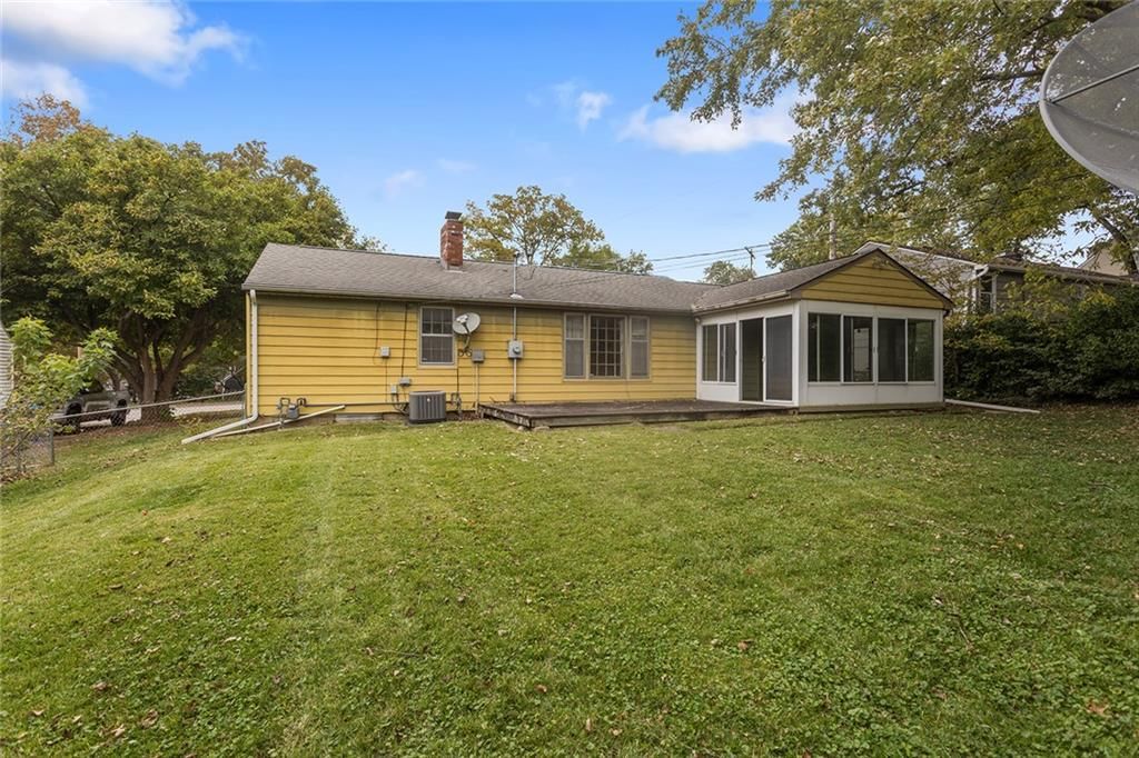 Yellow exterior color at 4509 W 75th Street, Prairie Village, KS 66208