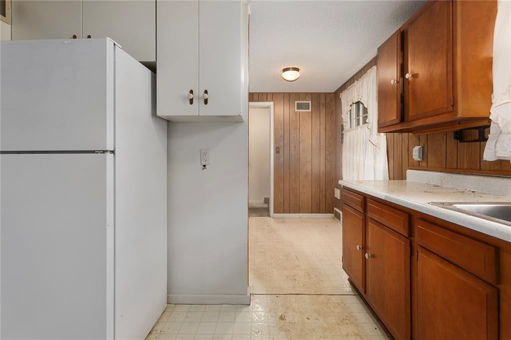 Photo 7 of 30 - 4509 W 75th Street, Prairie Village, KS 66208