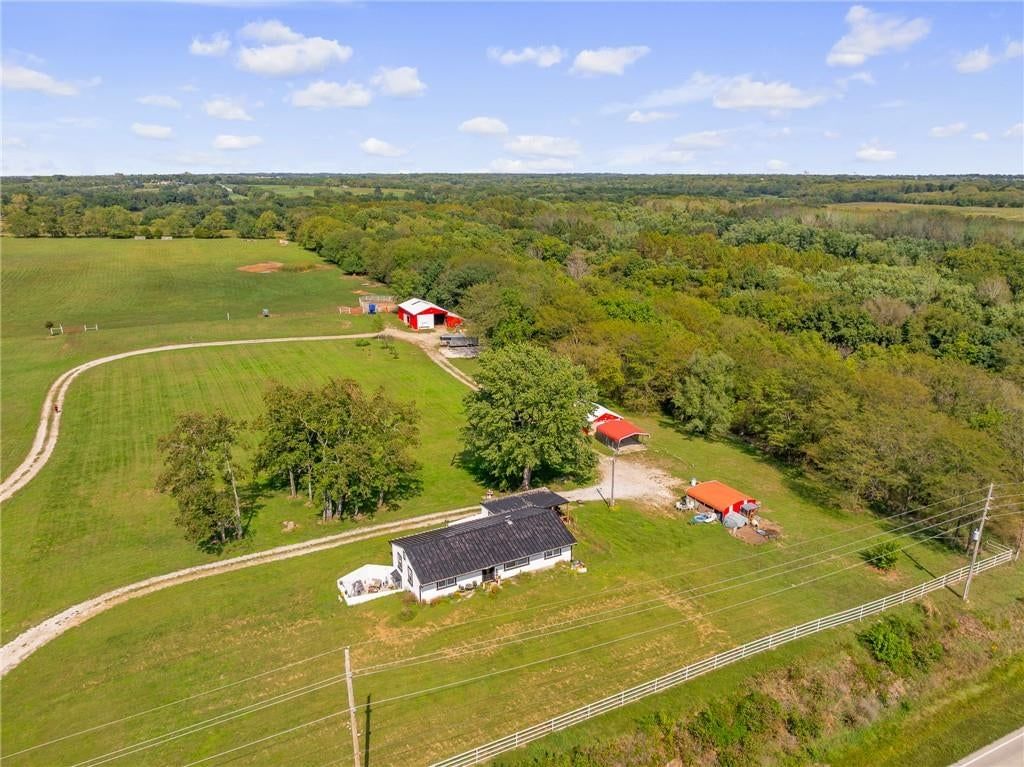 Photo 7 of 12 - 24822 W 223 Street, Spring Hill, KS 66083