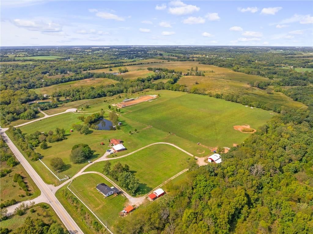 Photo 6 of 12 - 24822 W 223 Street, Spring Hill, KS 66083