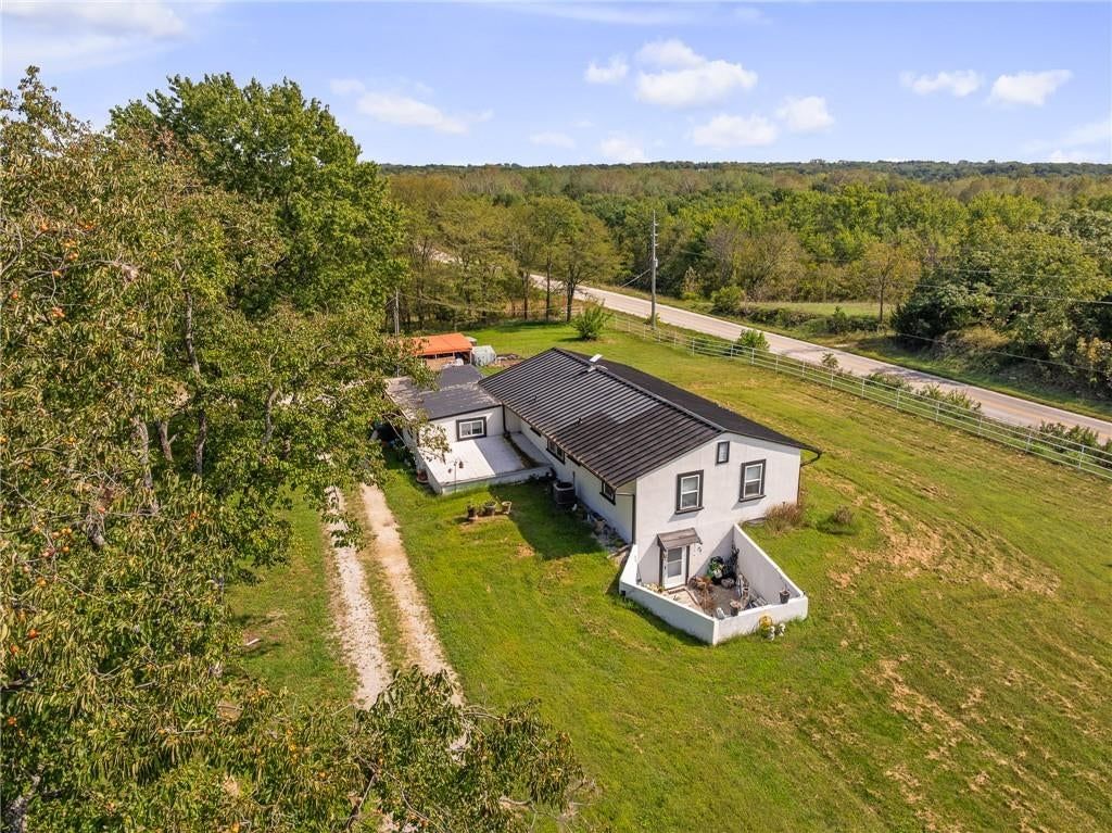Photo 4 of 12 - 24822 W 223 Street, Spring Hill, KS 66083