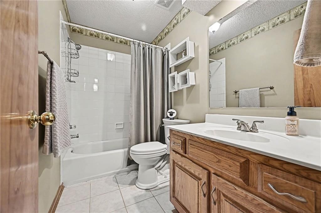 Tiled shower at 21711 W 51st Place, Shawnee, KS 66226