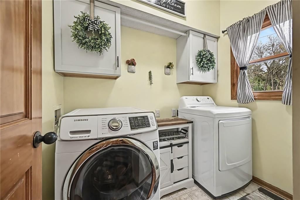 Laundry cabinets at 21711 W 51st Place, Shawnee, KS 66226