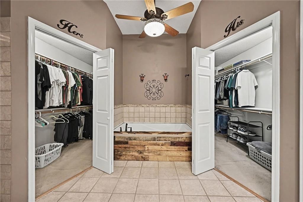 Photo 20 of 42 - 21711 W 51st Place, Shawnee, KS 66226