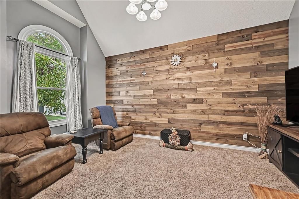 21711 W 51st Place, Shawnee, KS: listing photo 3
