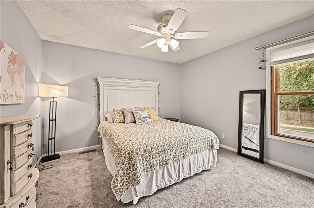 Photo 24 of 42 - 21711 W 51st Place, Shawnee, KS 66226