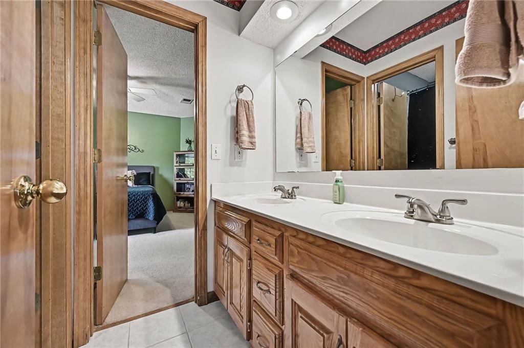 Photo 22 of 42 - 21711 W 51st Place, Shawnee, KS 66226