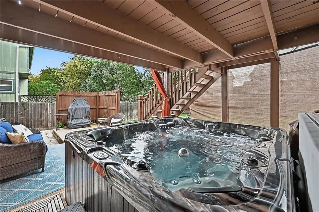 Hot tub at 21711 W 51st Place, Shawnee, KS 66226