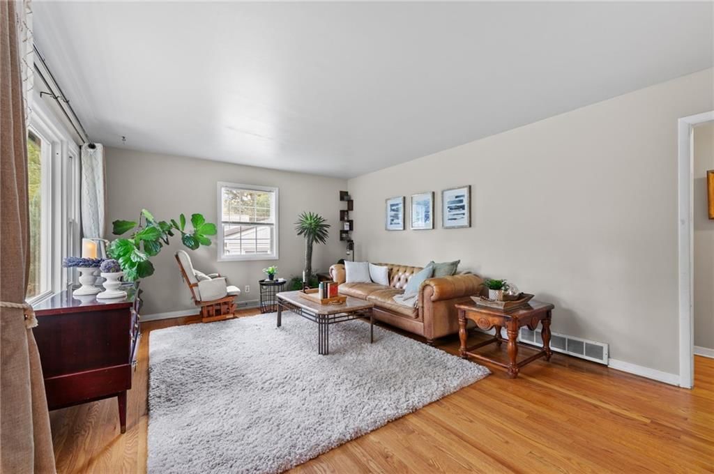 Photo 5 of 42 - 4329 N Wyandotte Street, Kansas City, MO 64116