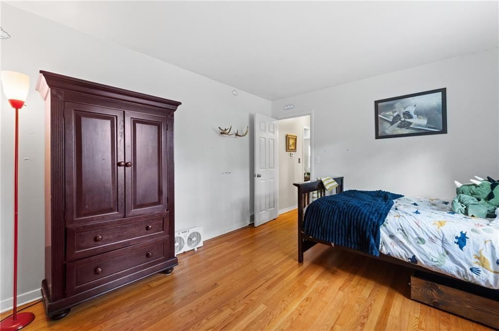 Photo 24 of 42 - 4329 N Wyandotte Street, Kansas City, MO 64116