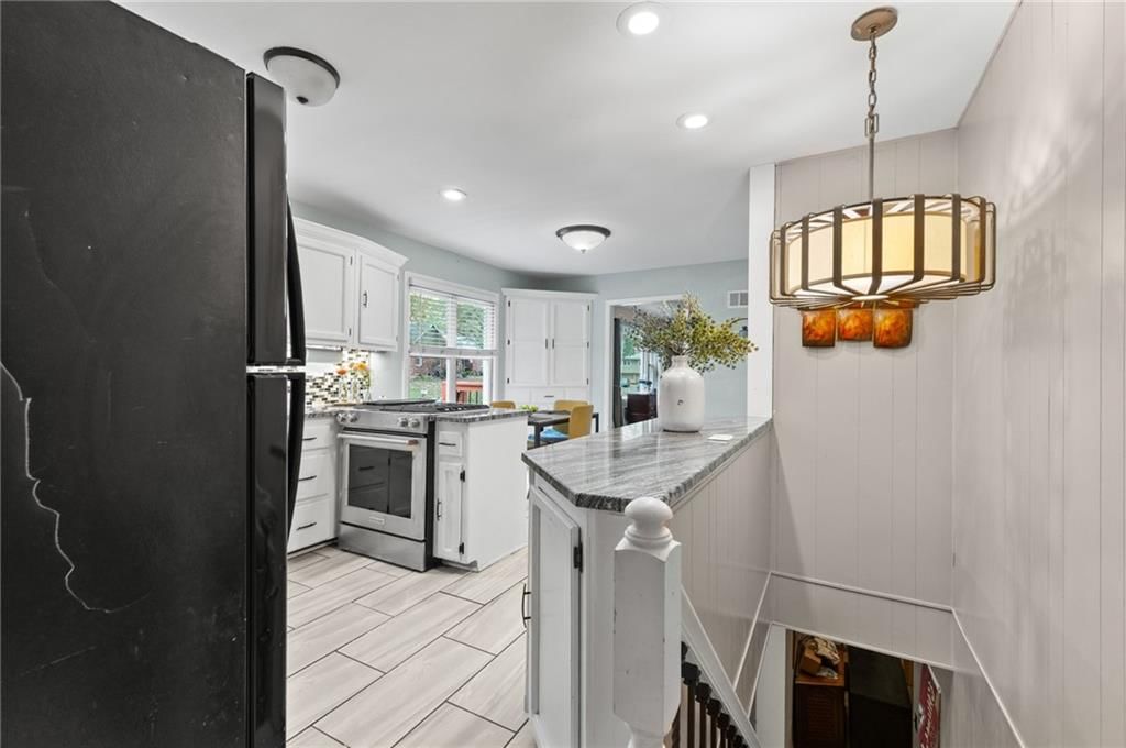 Photo 13 of 42 - 4329 N Wyandotte Street, Kansas City, MO 64116