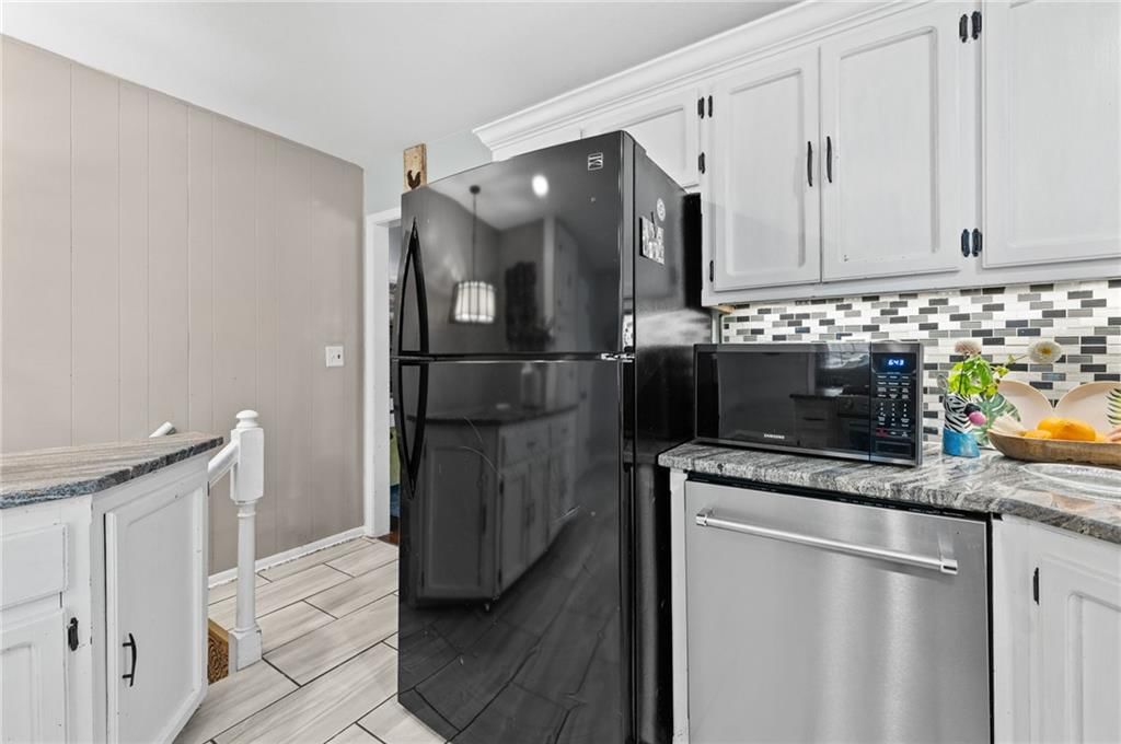 Photo 12 of 42 - 4329 N Wyandotte Street, Kansas City, MO 64116