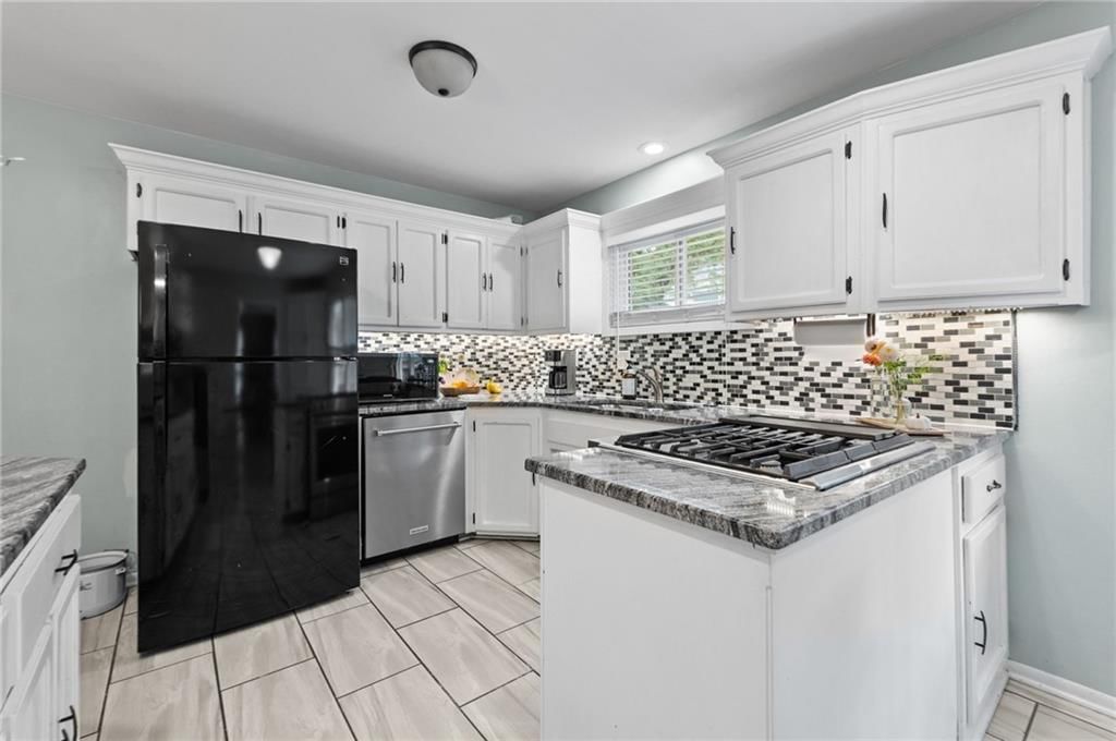 Photo 9 of 42 - 4329 N Wyandotte Street, Kansas City, MO 64116