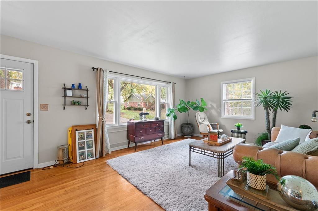 Photo 4 of 42 - 4329 N Wyandotte Street, Kansas City, MO 64116