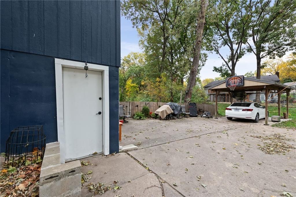 Photo 33 of 42 - 4329 N Wyandotte Street, Kansas City, MO 64116