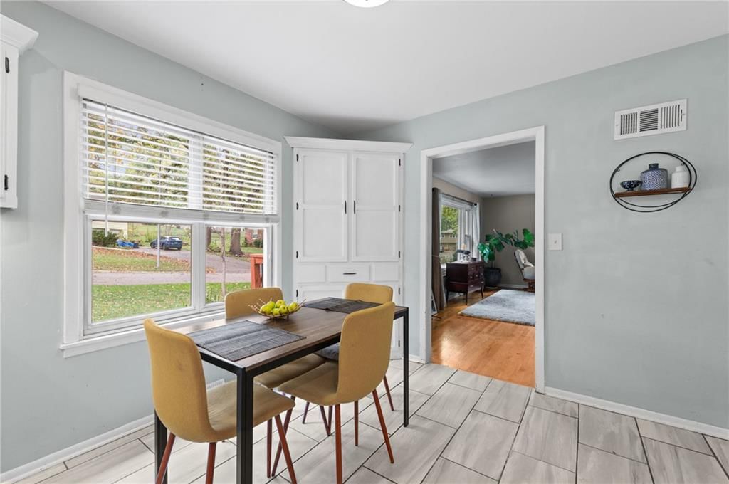 Photo 8 of 42 - 4329 N Wyandotte Street, Kansas City, MO 64116