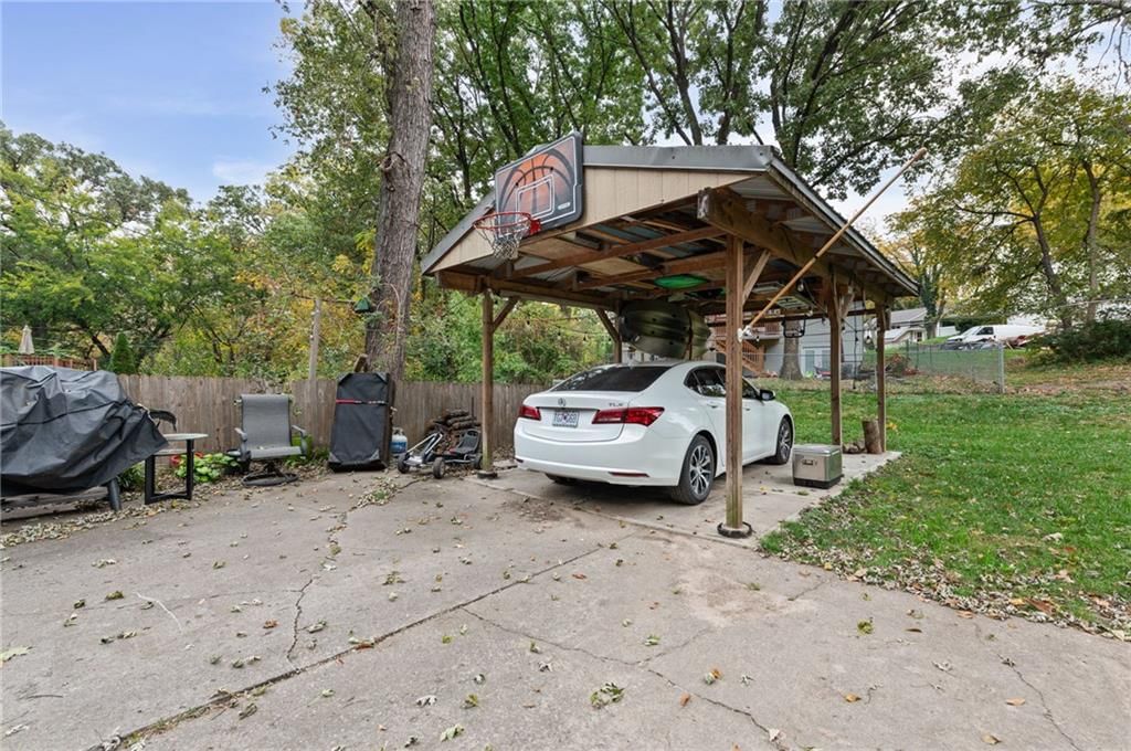 Photo 36 of 42 - 4329 N Wyandotte Street, Kansas City, MO 64116