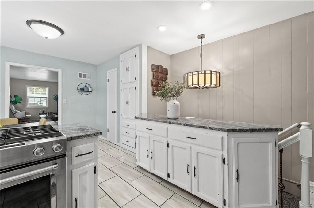 Photo 11 of 42 - 4329 N Wyandotte Street, Kansas City, MO 64116
