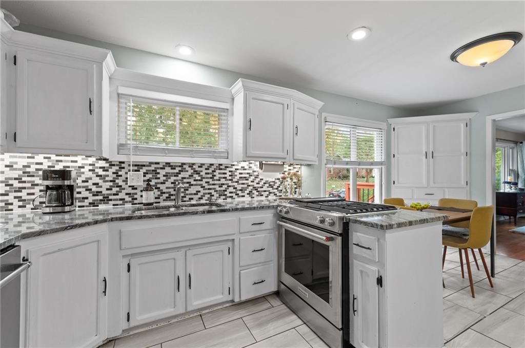 Photo 10 of 42 - 4329 N Wyandotte Street, Kansas City, MO 64116