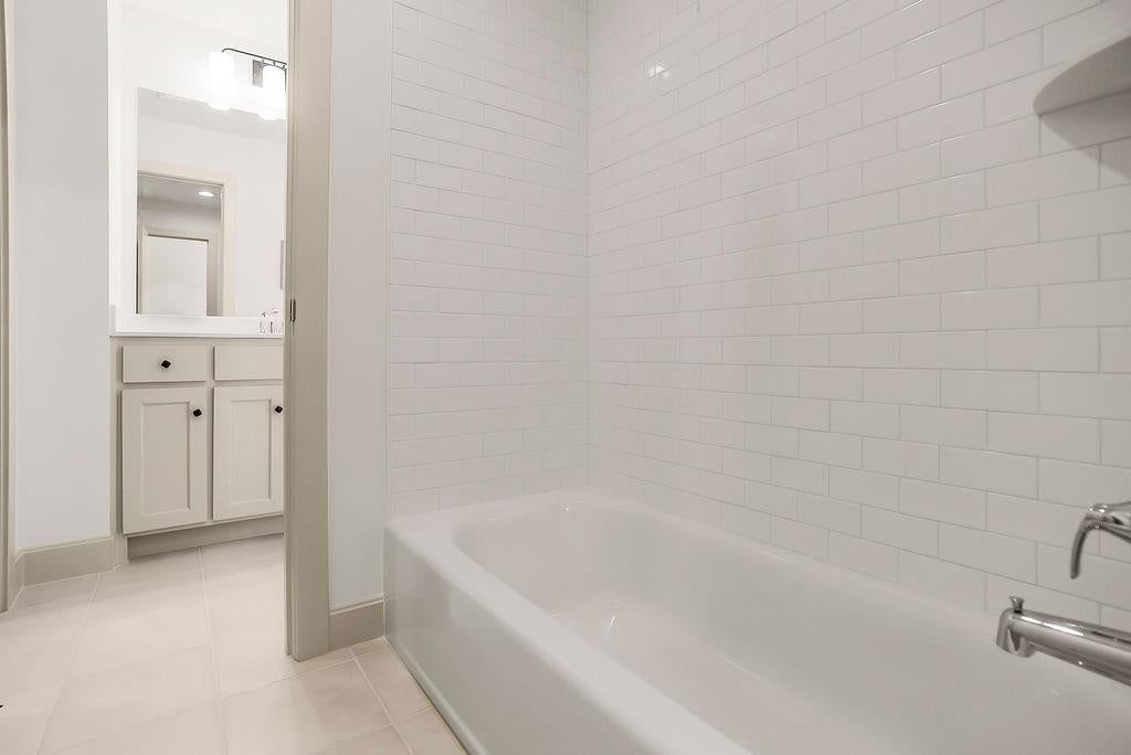 Photo 39 of 63 - 4000 W 158th Street, Overland Park, KS 66224