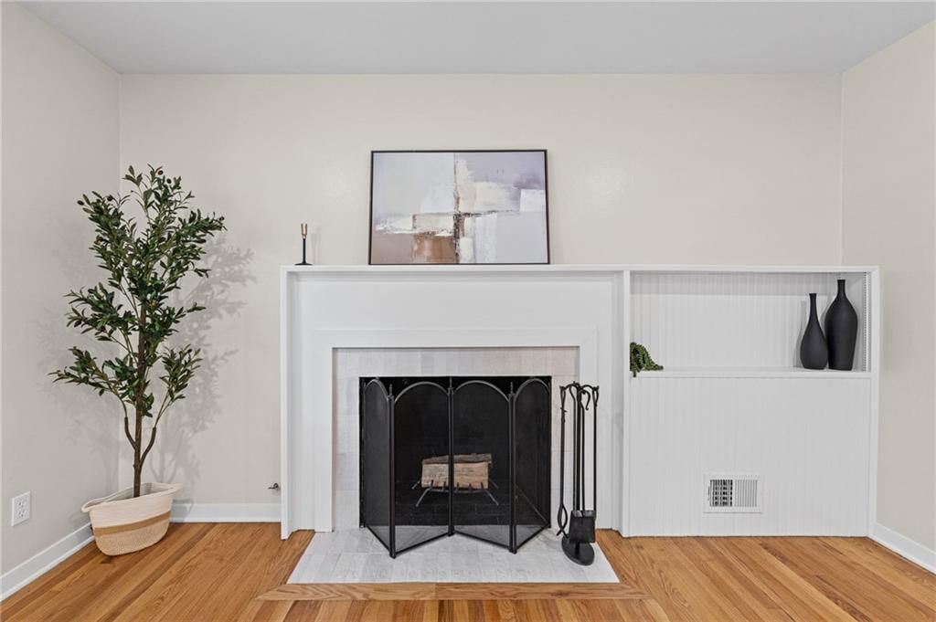 Photo 14 of 31 - 5300 W 79 Street, Prairie Village, KS 66208