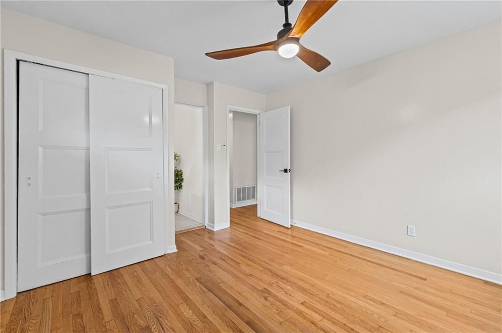 Photo 21 of 31 - 5300 W 79 Street, Prairie Village, KS 66208