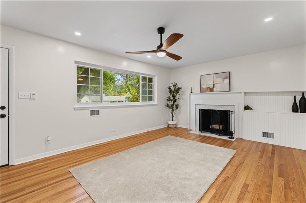 Photo 12 of 31 - 5300 W 79 Street, Prairie Village, KS 66208