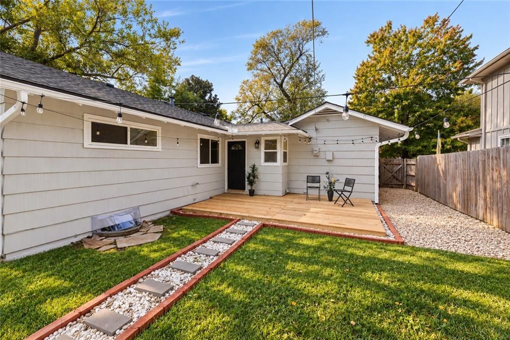 Photo 10 of 31 - 5300 W 79 Street, Prairie Village, KS 66208