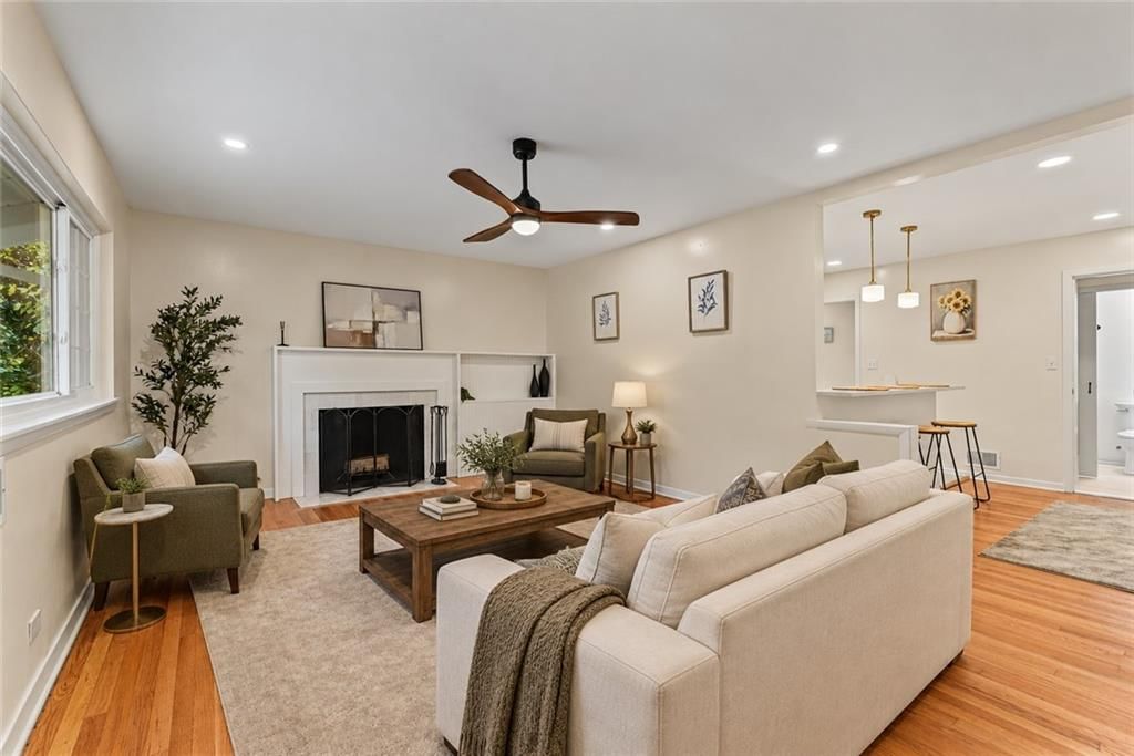 Photo 5 of 31 - 5300 W 79 Street, Prairie Village, KS 66208