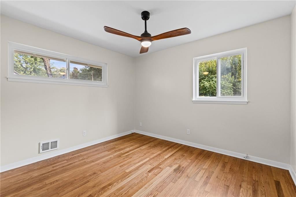 Photo 23 of 31 - 5300 W 79 Street, Prairie Village, KS 66208