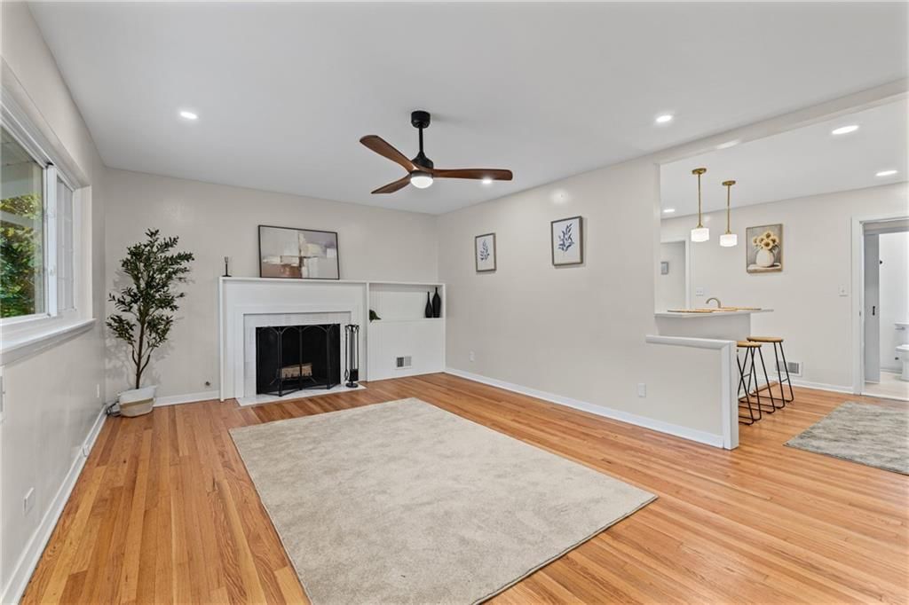 Photo 11 of 31 - 5300 W 79 Street, Prairie Village, KS 66208