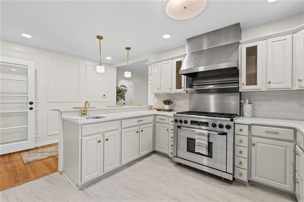 Photo 16 of 31 - 5300 W 79 Street, Prairie Village, KS 66208