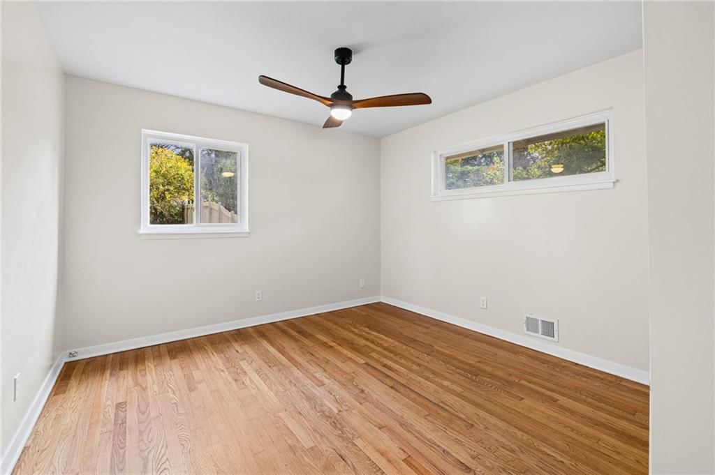 Photo 19 of 31 - 5300 W 79 Street, Prairie Village, KS 66208