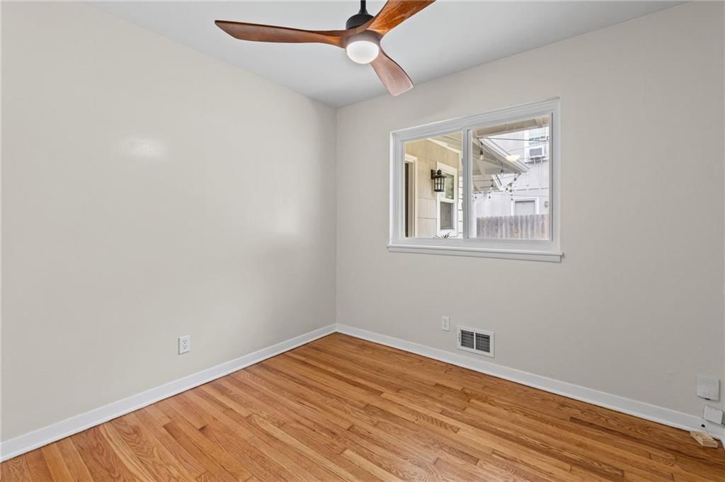 Photo 26 of 31 - 5300 W 79 Street, Prairie Village, KS 66208
