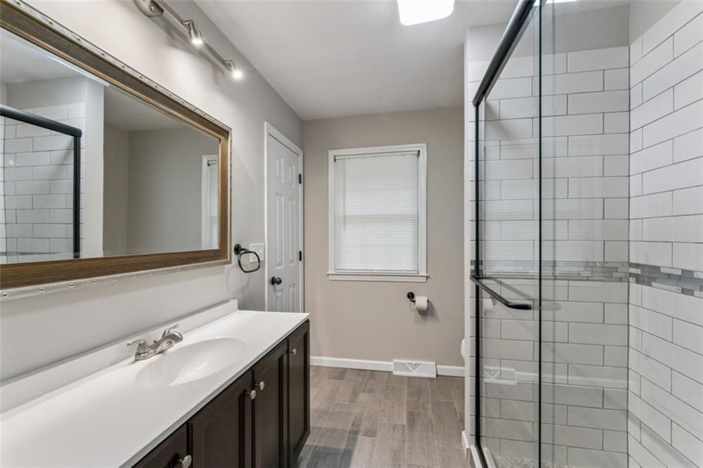 Double vanity at 417 N Jefferson Avenue, Liberty, MO 64068