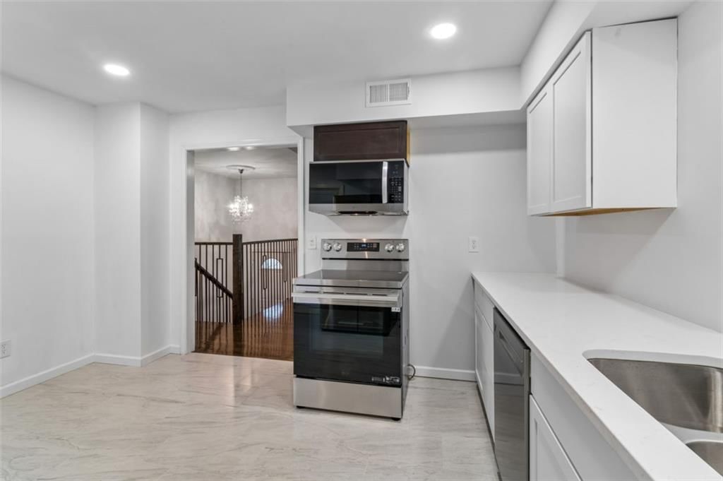 Photo 14 of 57 - 417 N Jefferson Avenue, Liberty, MO 64068