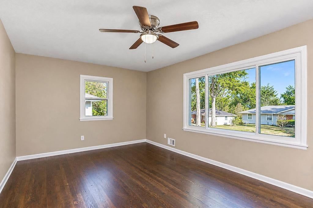 Photo 5 of 23 - 6516 Ballentine Street, Shawnee, KS 66203