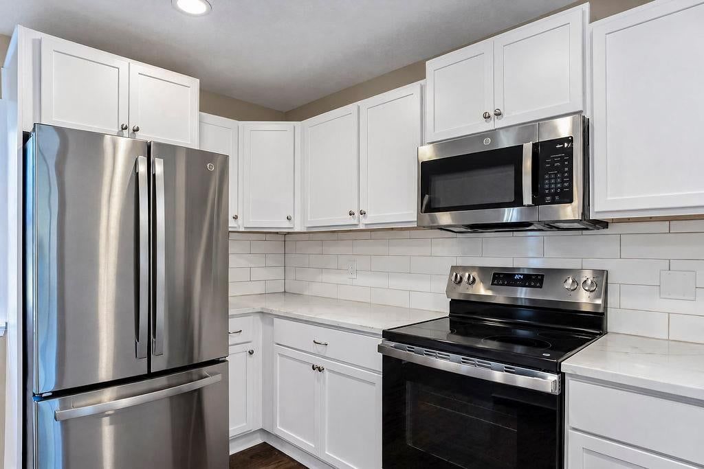 Photo 10 of 23 - 6516 Ballentine Street, Shawnee, KS 66203