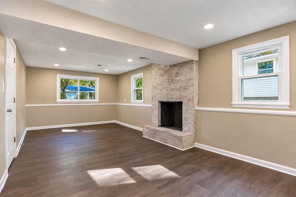 Tray ceiling at 6516 Ballentine Street, Shawnee, KS 66203