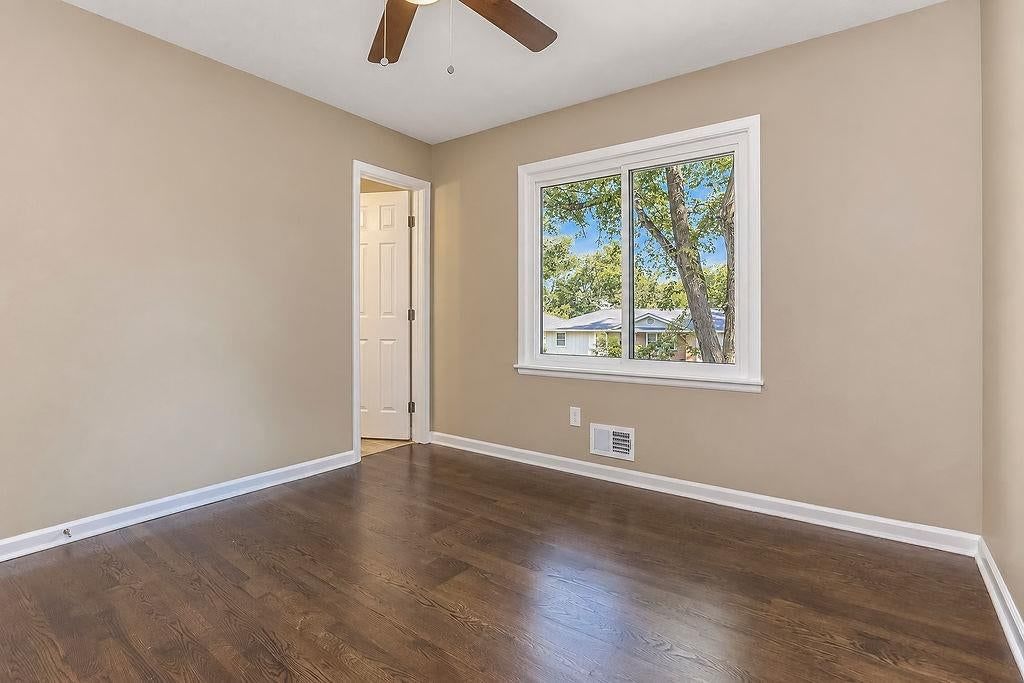 Photo 14 of 23 - 6516 Ballentine Street, Shawnee, KS 66203