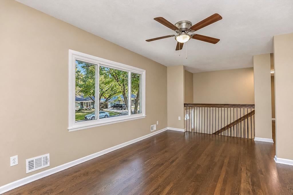 Photo 6 of 23 - 6516 Ballentine Street, Shawnee, KS 66203