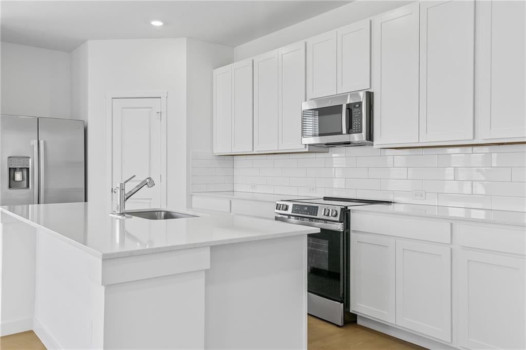 Photo 16 of 26 - 21276 Cleveland Street, Spring Hill, KS 66083