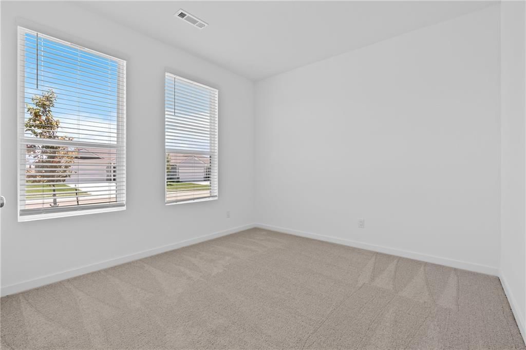Photo 11 of 26 - 21276 Cleveland Street, Spring Hill, KS 66083