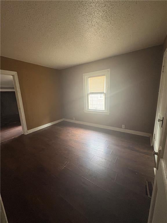 5211 Gladstone Boulevard, Kansas City, MO: listing photo 3