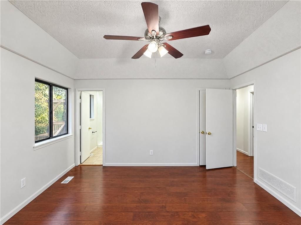 Photo 6 of 16 - 14416 Saint Andrews Drive, Grandview, MO 64030